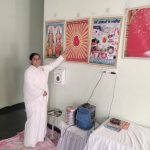 कनीना-दसवीं व बारहवीं कक्षा में श्रेष्ठ स्थान प्राप्त करने वाले विद्यार्थियों को सम्मानित करते चेयरमैन जगदेव यादव व अन्य