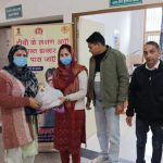 गोद लिए गए टीबी मरीजों को नपा प्रधान ने उपलब्ध कराई प्रोटीन युक्त डाइट किट